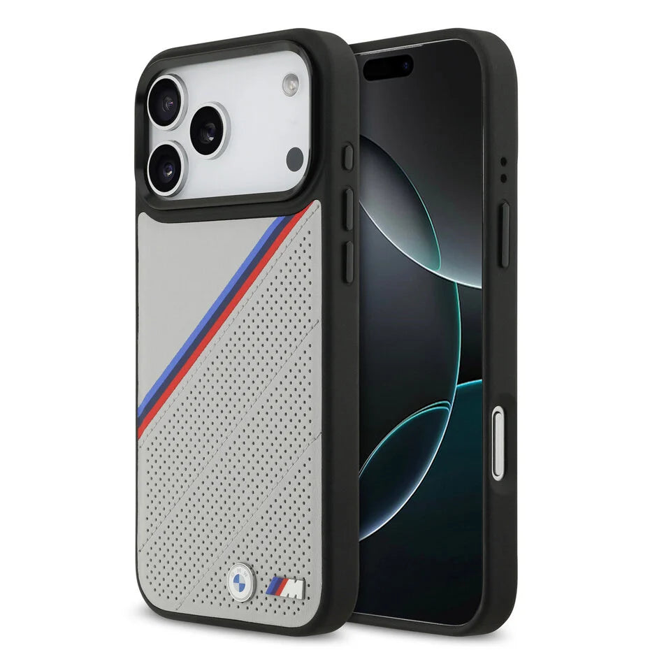 BMW iPhone 17 Pro Max Backcover Hoesje – MagSafe PU Leather Case met Tricolor Slanted Stripes & Metalen BMW Logo’s – Premium Luxe Bescherming Grijs
